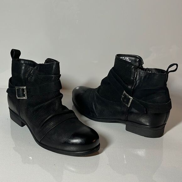 Miz Mooz Suzy Wide Width Leather Ankle Boots - Picture 3 of 8